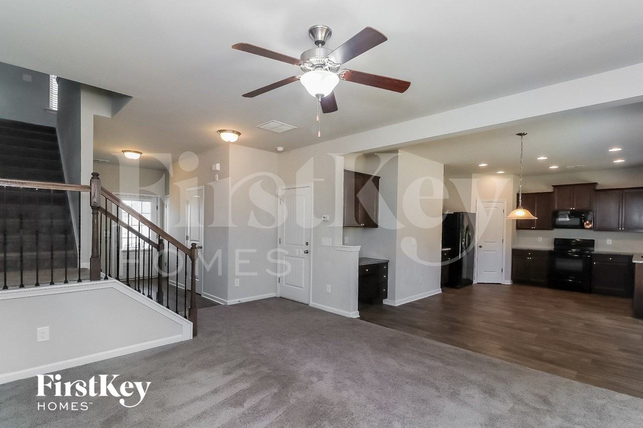 100 Howard Ave - Photo 2 of 15