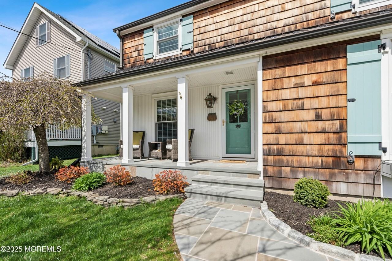 242 Osborne Ave - Photo 2 of 25