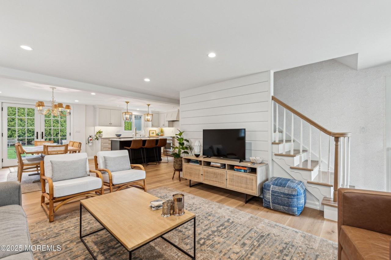 242 Osborne Ave - Photo 5 of 25