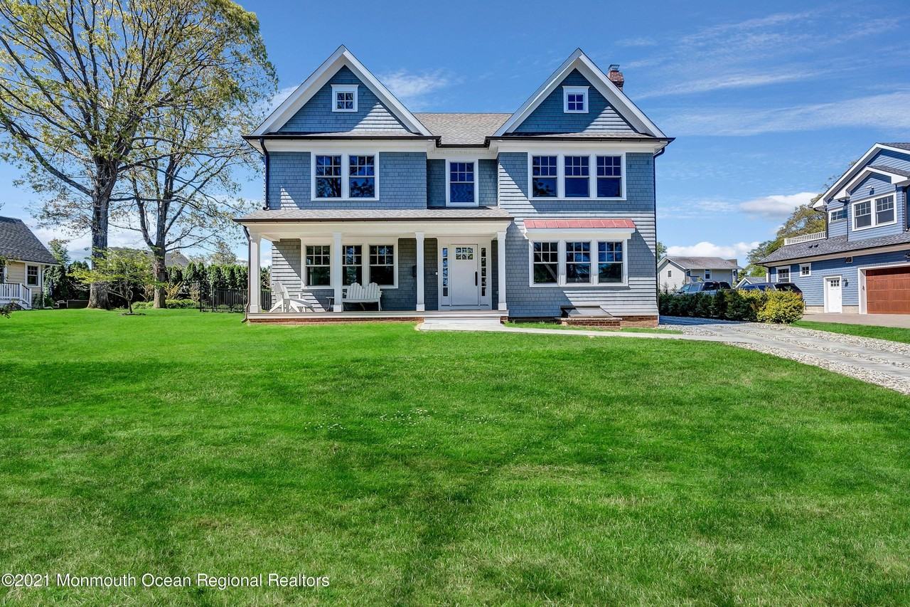 211 Monroe Ave - Photo 2 of 46