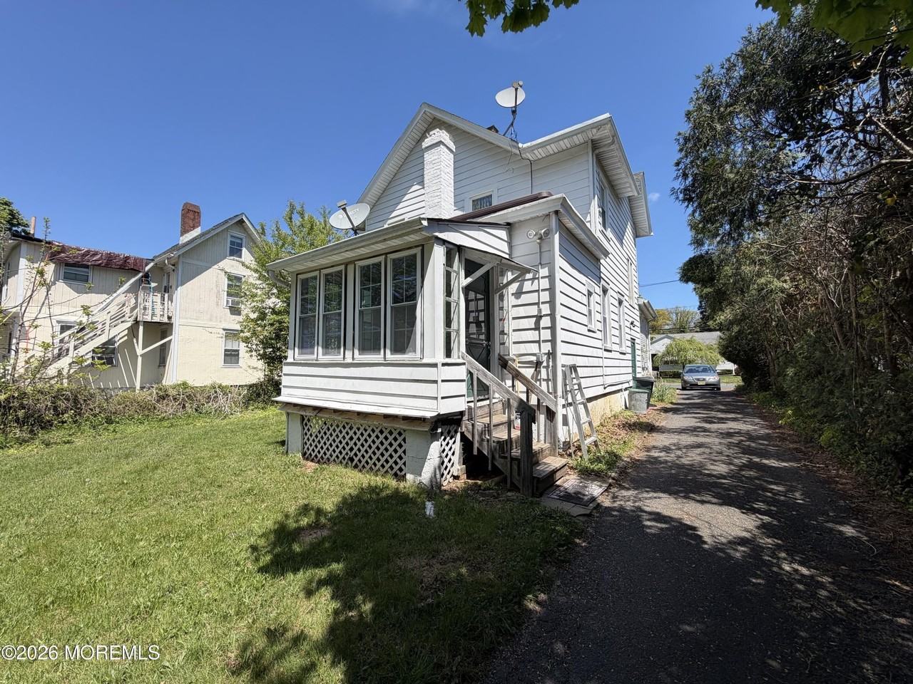 228 Spring St - Photo 3 of 10