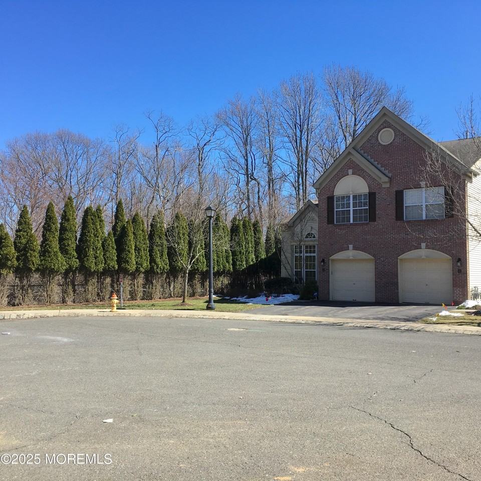 44 Poplar Ln - Photo 2 of 34