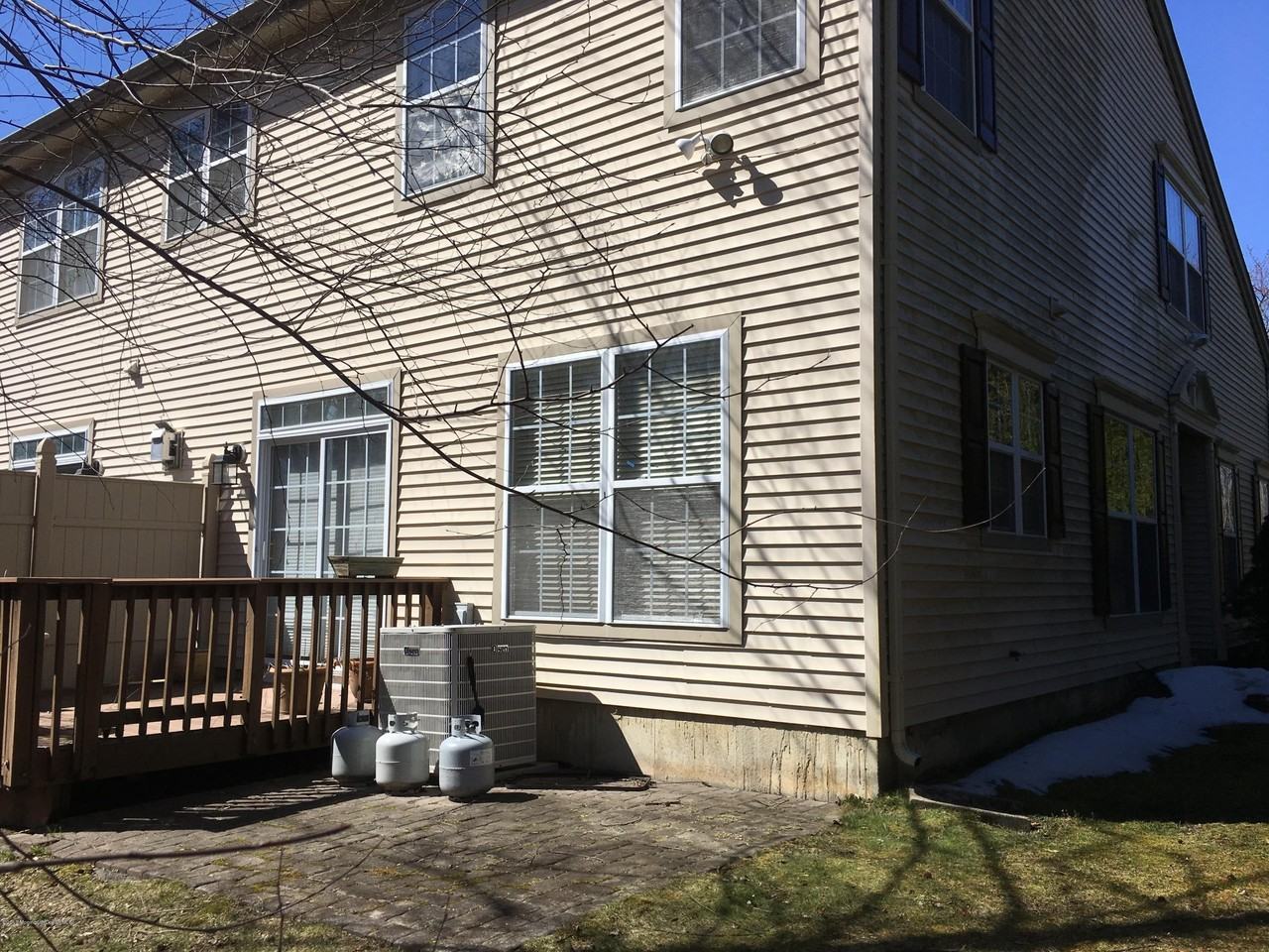 44 Poplar Ln - Photo 5 of 34