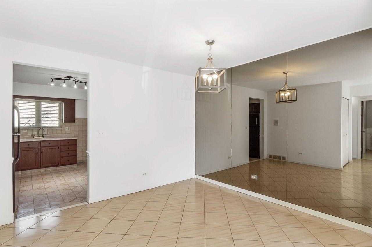 8423 W Gregory St #201 - Photo 4 of 13