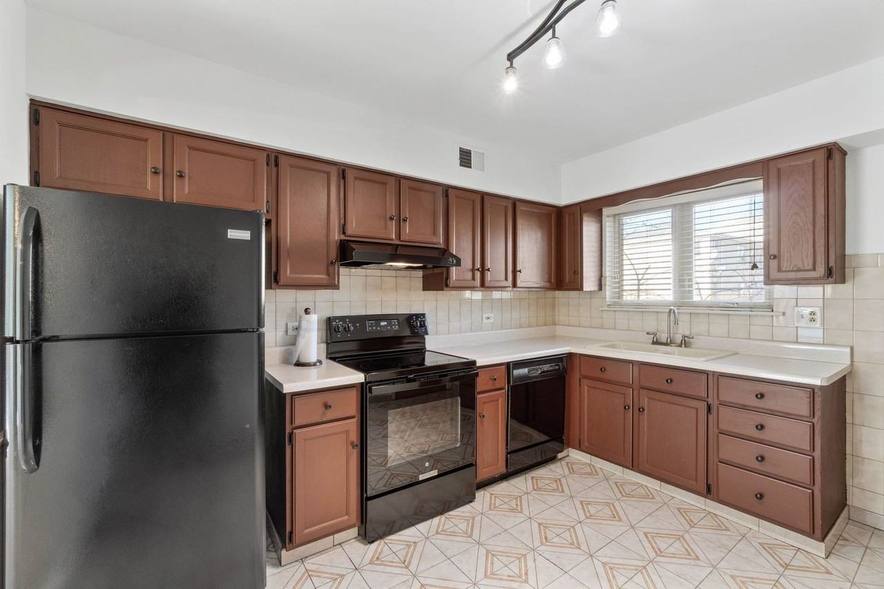 8423 W Gregory St #201 - Photo 5 of 13