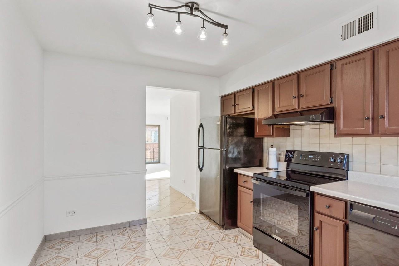 8423 W Gregory St #201 - Photo 6 of 13