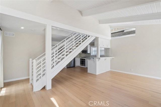 421 Fernleaf Ave - Photo 4 of 8