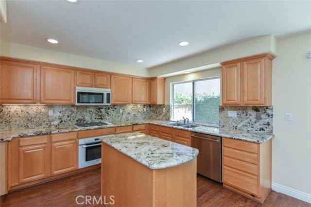48 Deerborn Dr - Photo 3 of 8