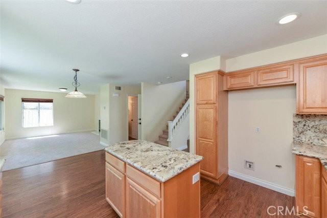 48 Deerborn Dr - Photo 5 of 8