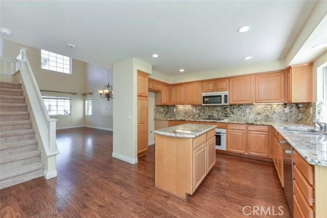 48 Deerborn Dr - Photo 6 of 8