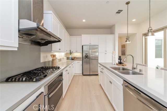 112 Stellar - Photo 5 of 8
