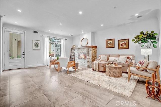 308 5th St - Photo 3 of 8