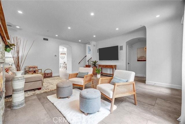 308 5th St - Photo 4 of 8