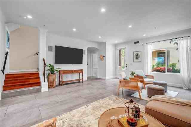 308 5th St - Photo 5 of 8
