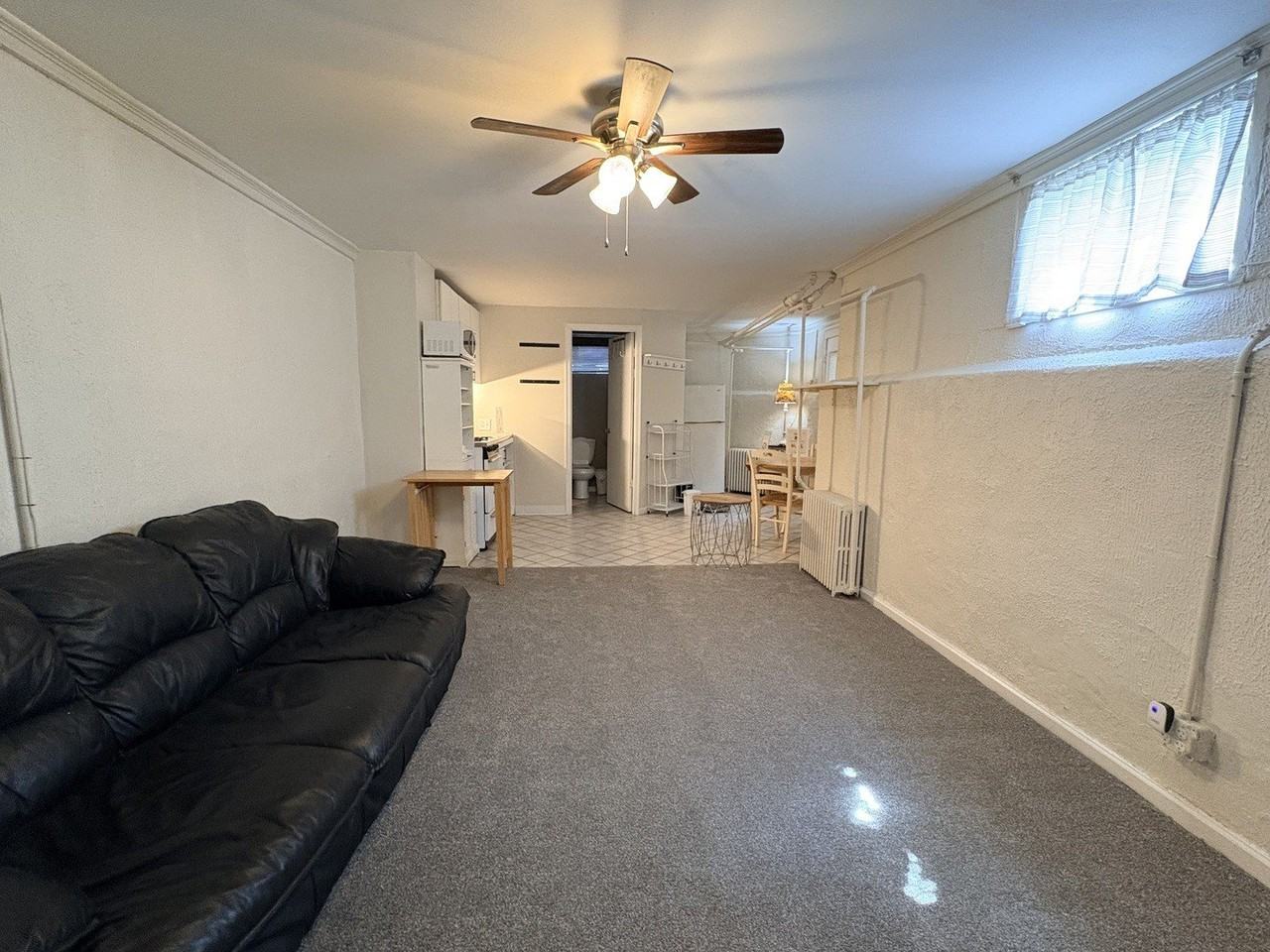 512 N Center St - Photo 6 of 11