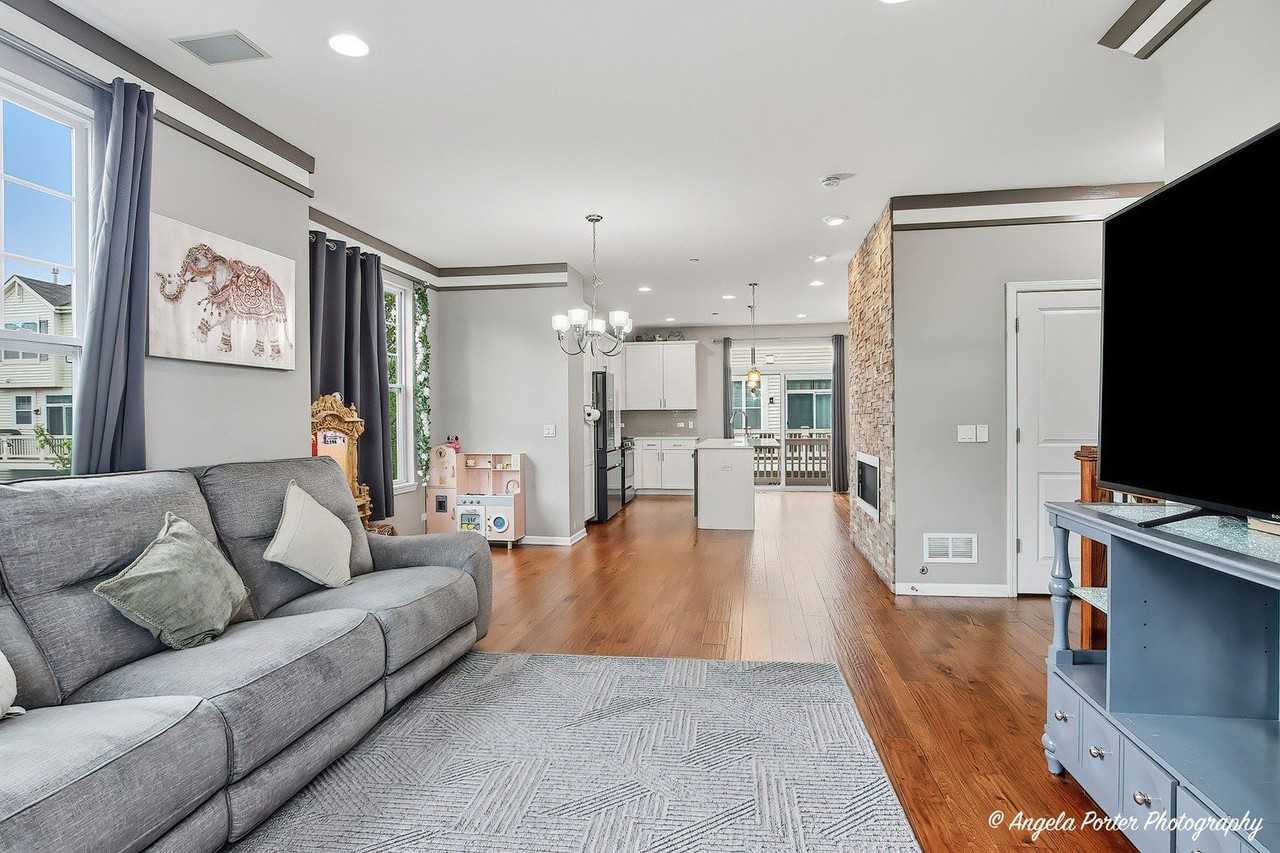 101 Lexington Ln - Photo 4 of 20