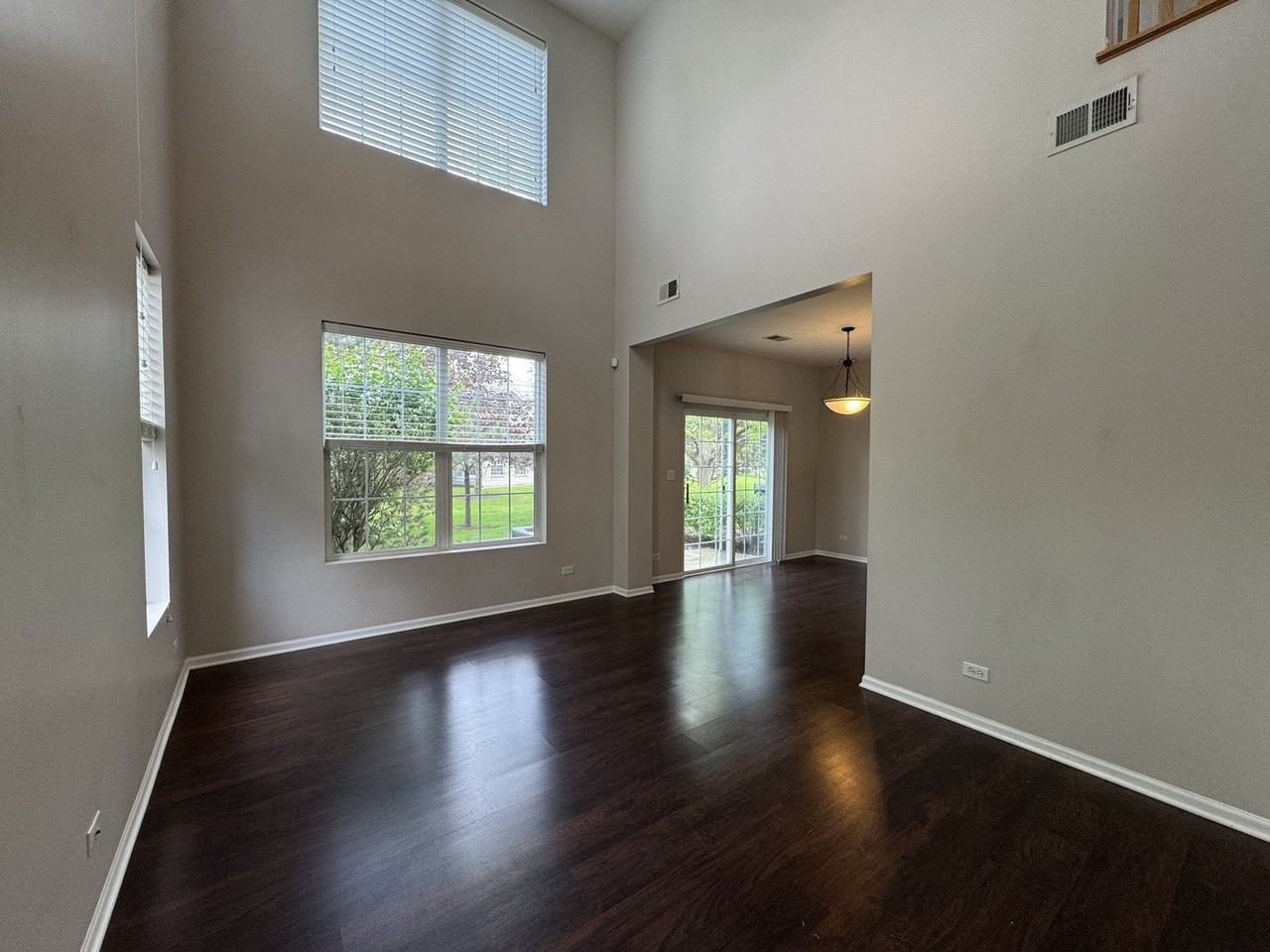 1913 Golden Gate Ln - Photo 2 of 11
