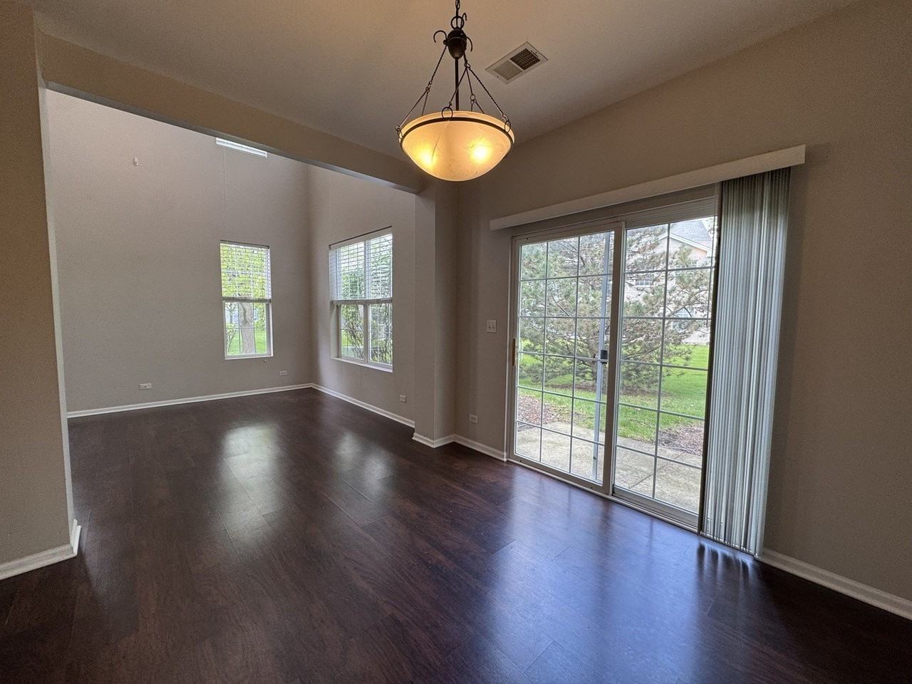 1913 Golden Gate Ln - Photo 7 of 11
