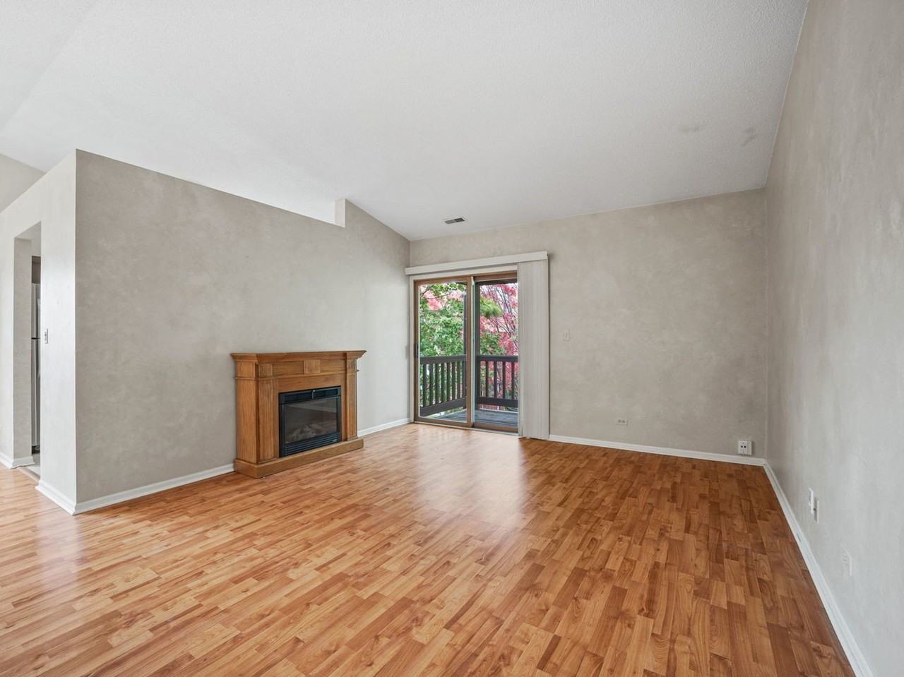216 Stoneybrook Ln #2C - Photo 3 of 16