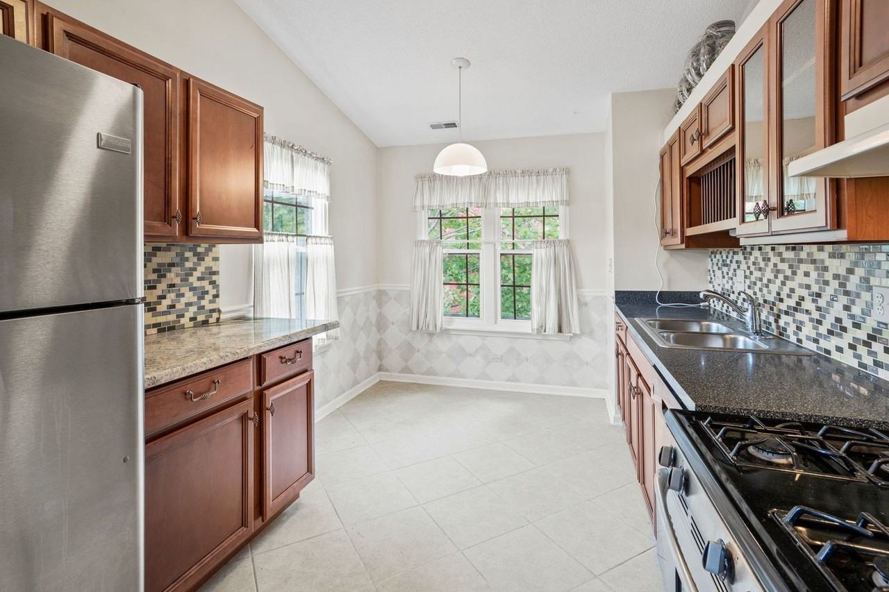 216 Stoneybrook Ln #2C - Photo 4 of 16
