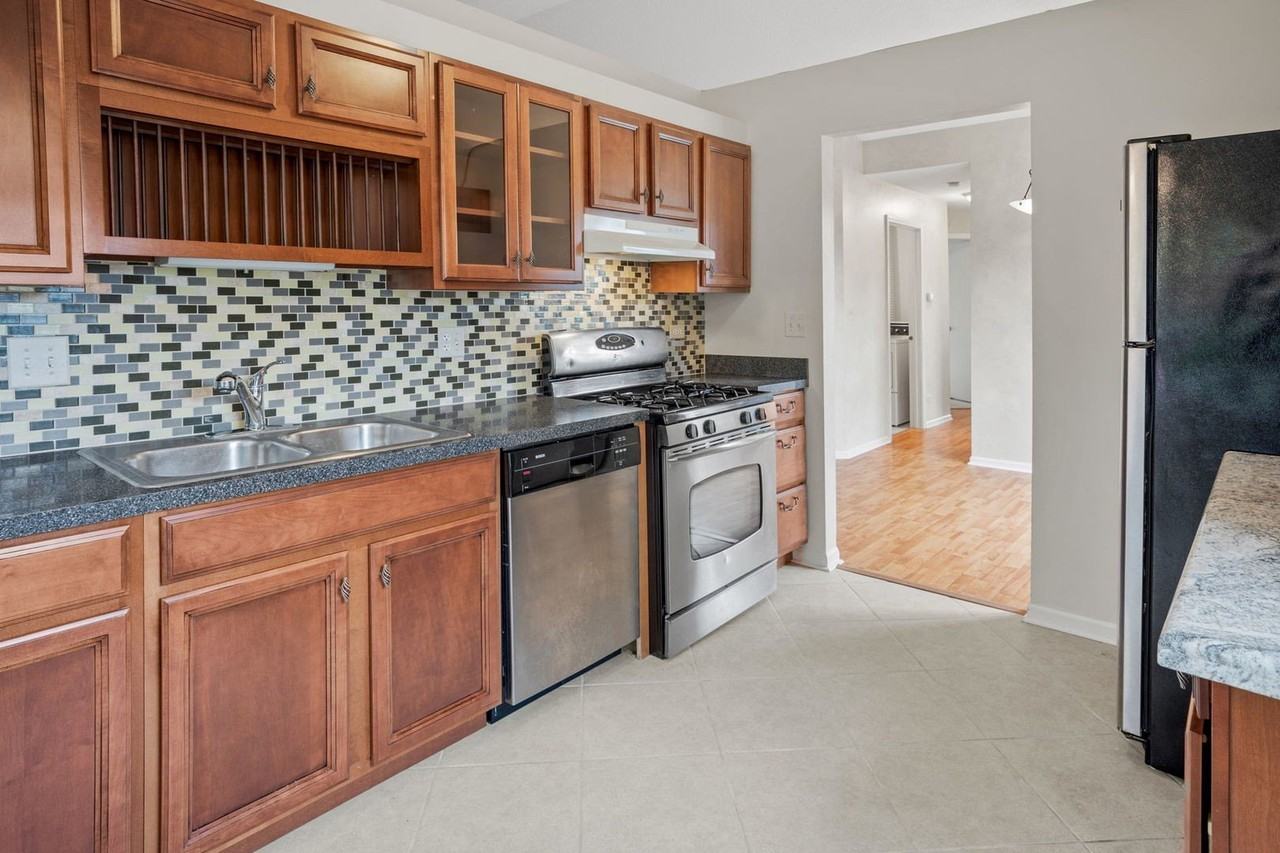216 Stoneybrook Ln #2C - Photo 6 of 16