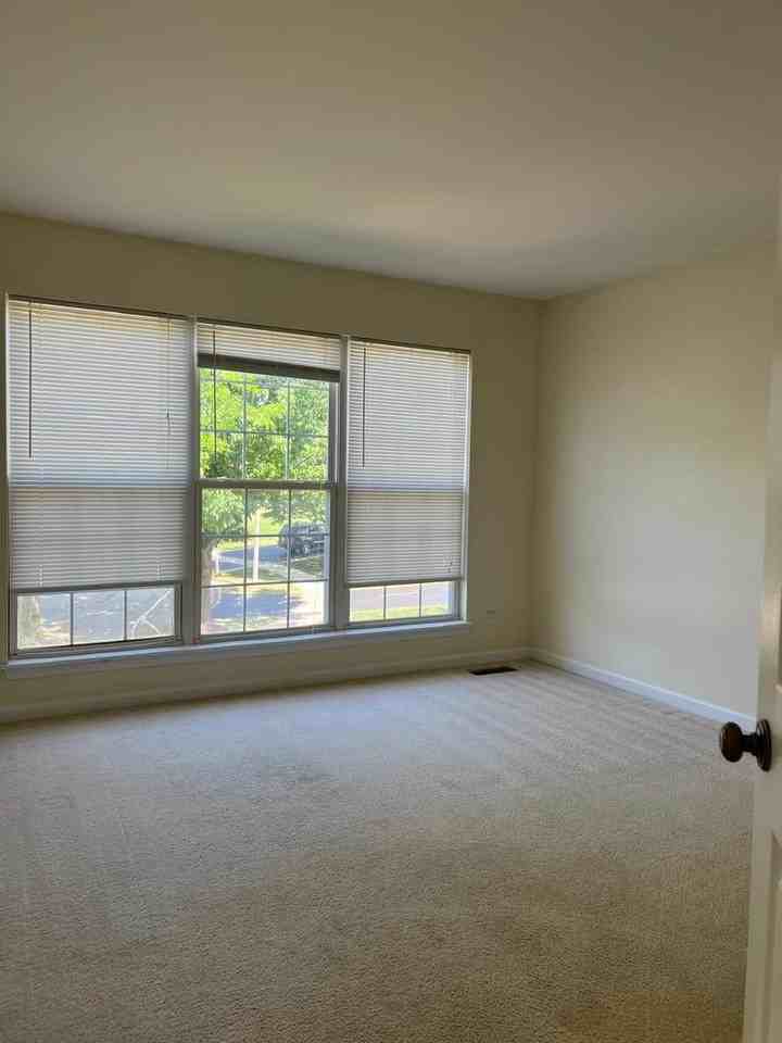 2308 Sedgwick Ct - Photo 2 of 22