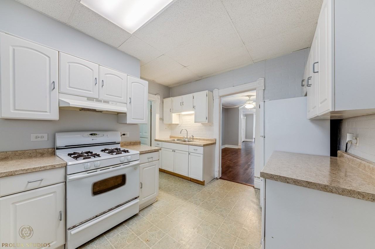 1012 S Oakley Blvd #1 - Photo 6 of 10