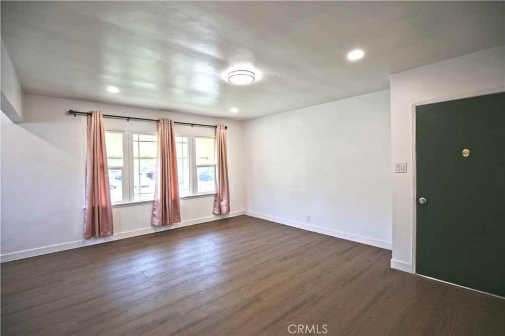 405 W Wells St - Photo 2 of 15