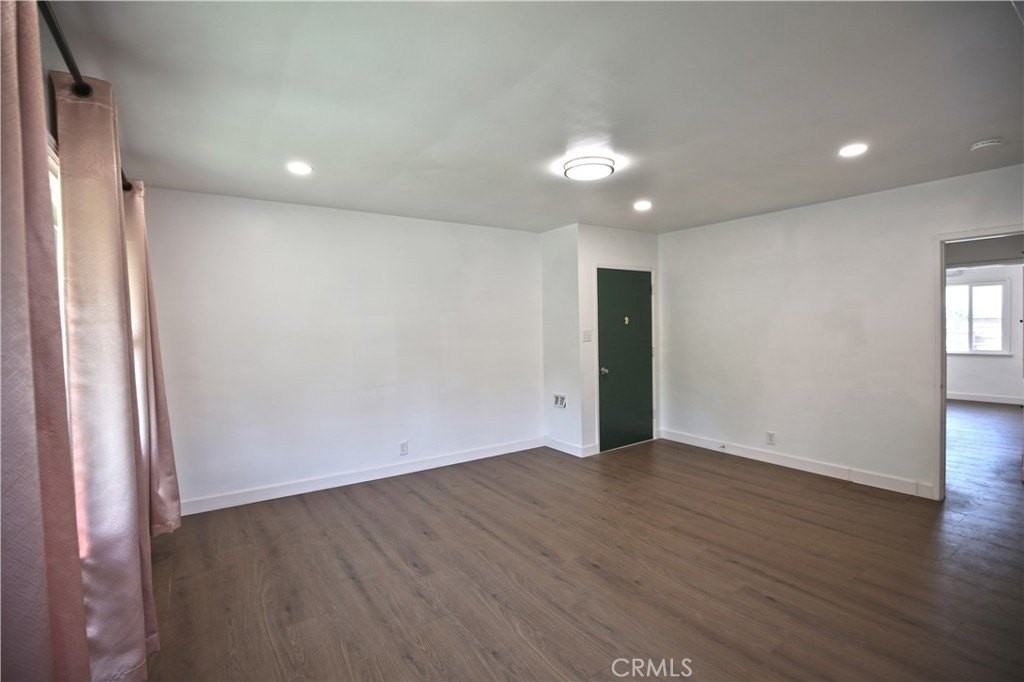 405 W Wells St - Photo 3 of 15