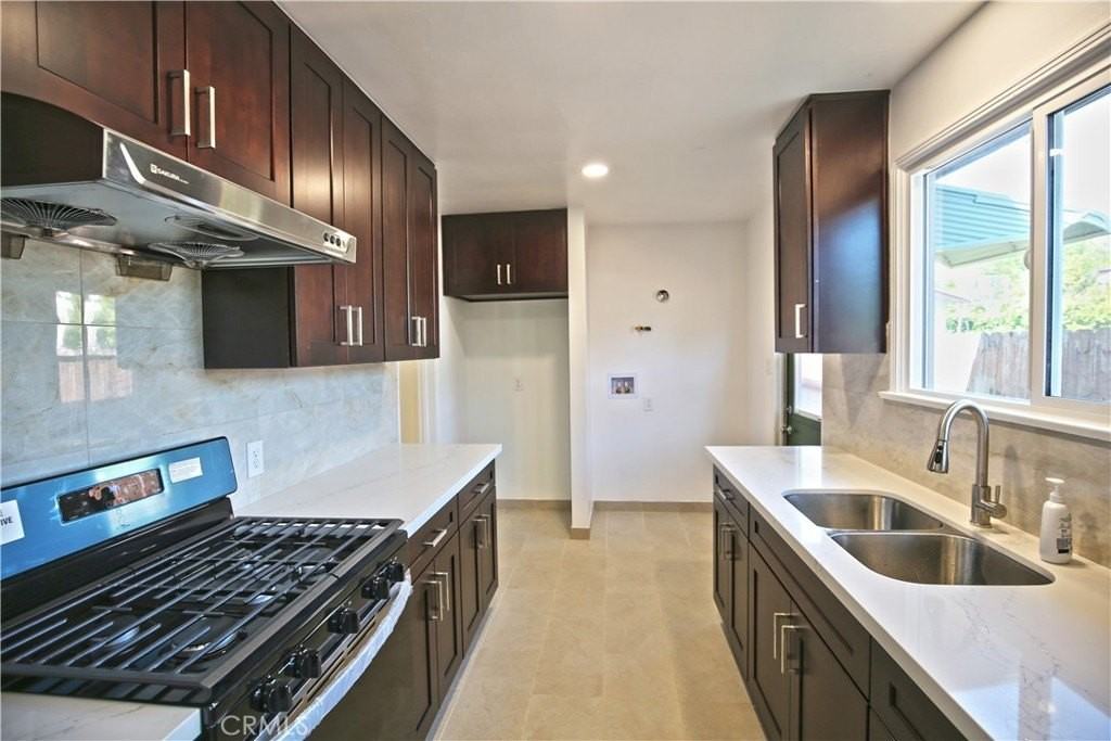 405 W Wells St - Photo 7 of 15