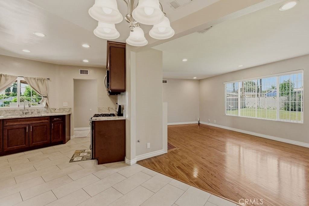 1113 W Ituni St - Photo 6 of 24