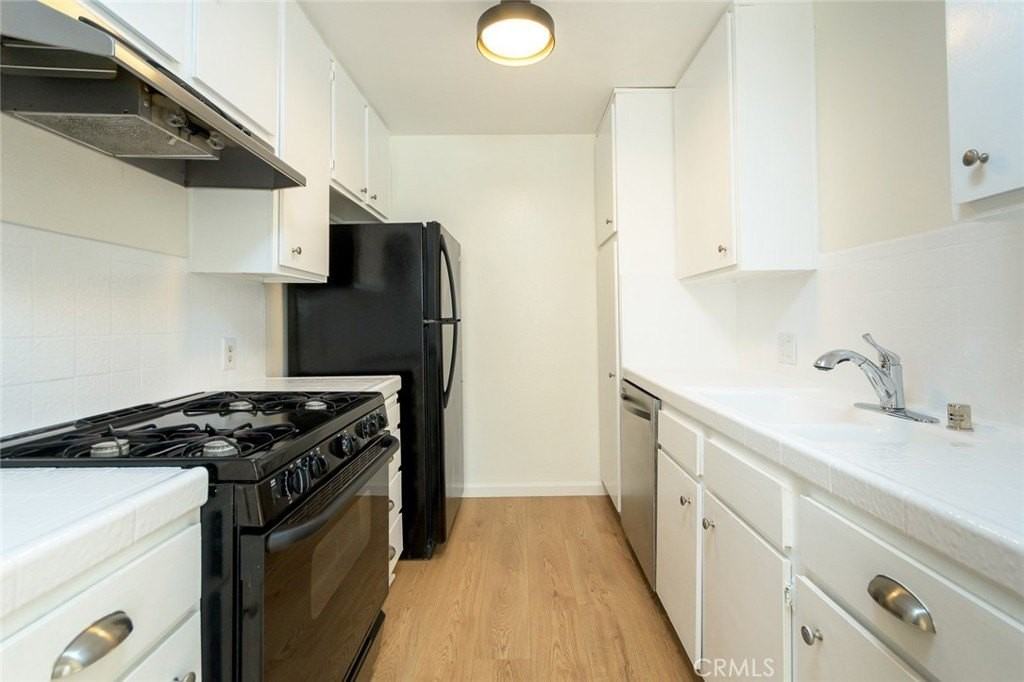 241 N Kenwood St #2 - Photo 6 of 12