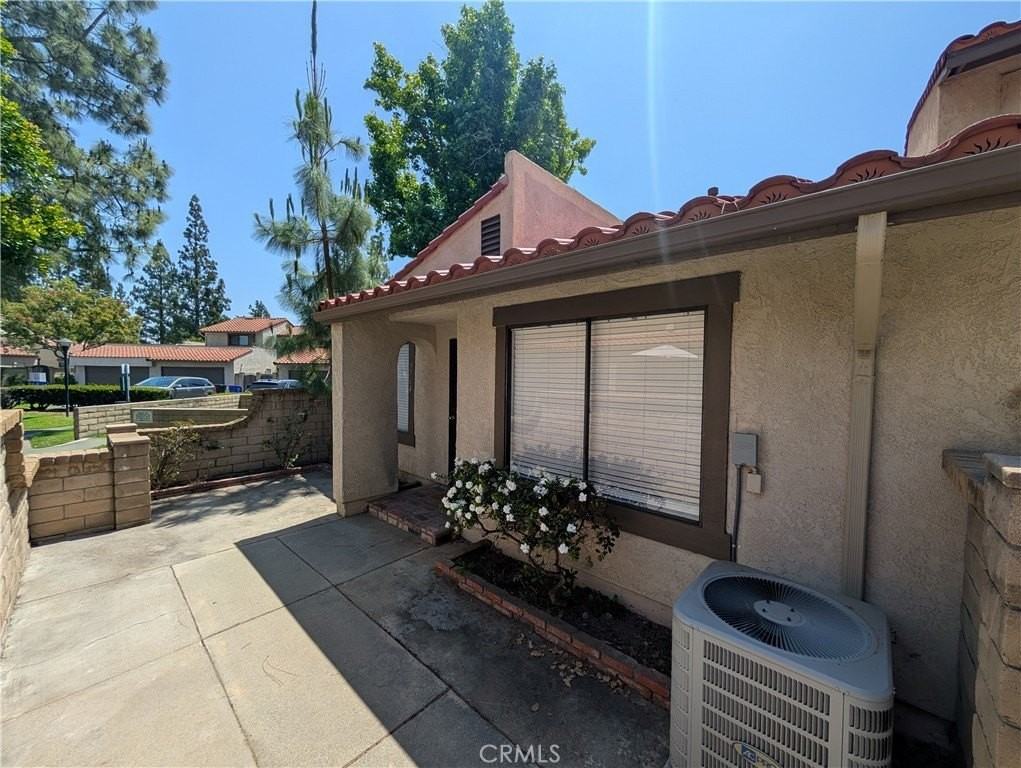 9764 Louise Way - Photo 4 of 31
