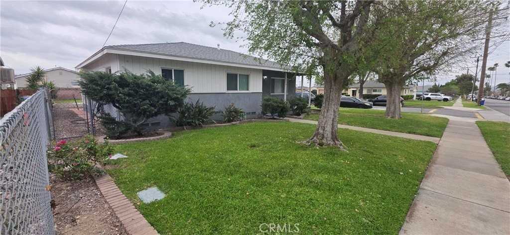 7815 Mango Ave - Photo 3 of 14