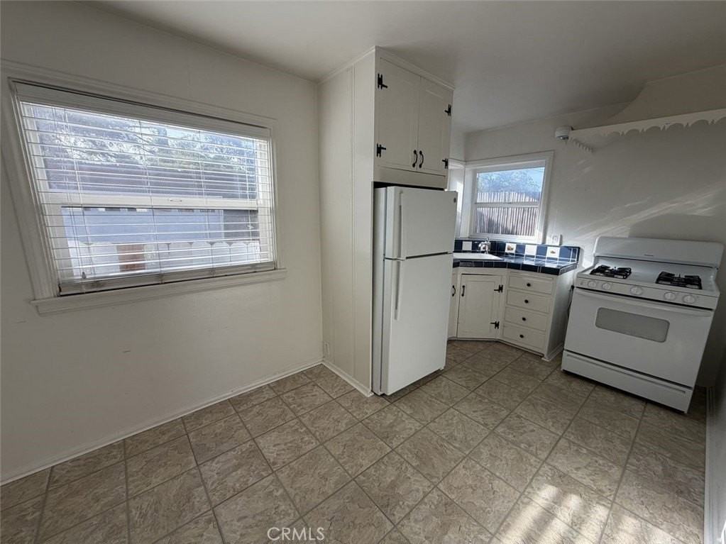 417 Poplar St #BC - Photo 3 of 10