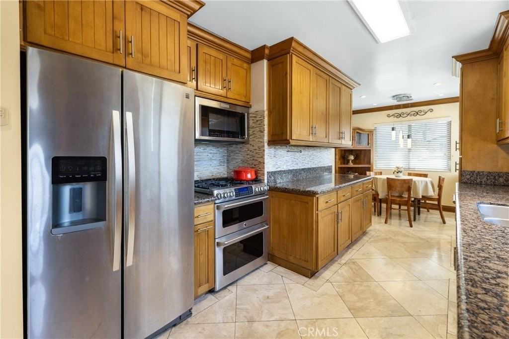 401 Holmwood Dr - Photo 7 of 19