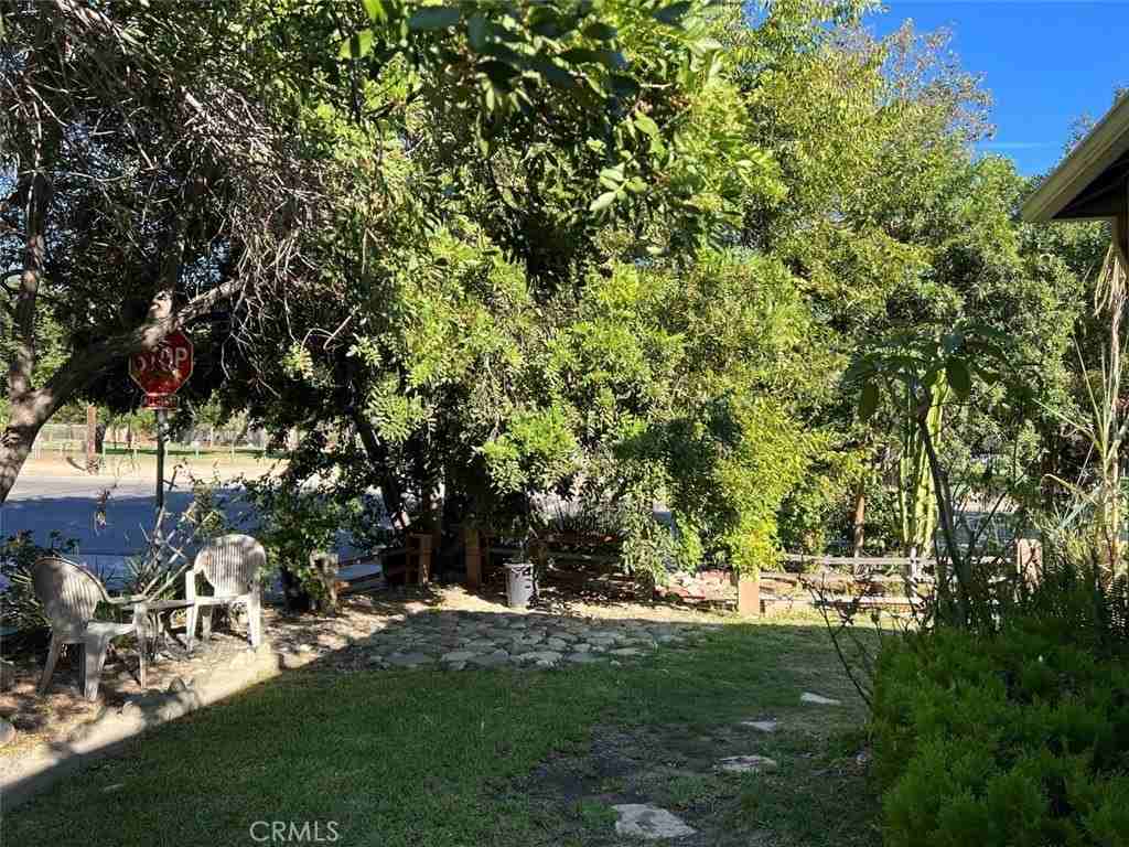 6718 Comet St - Photo 2 of 11