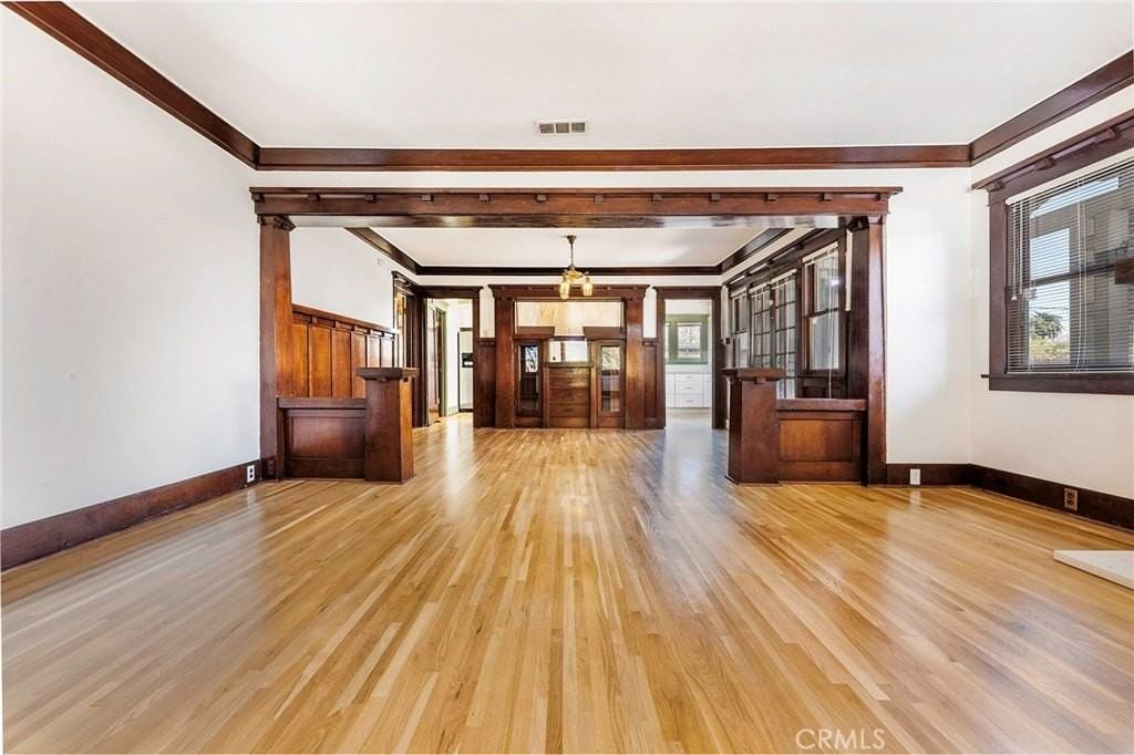 2515 E 4th St - Photo 6 of 29