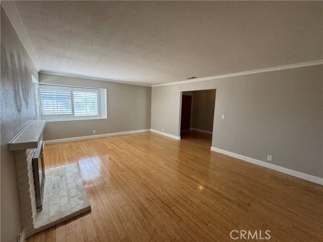 4037 S Ellesford Ave - Photo 5 of 8