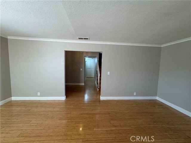 4037 S Ellesford Ave - Photo 7 of 8