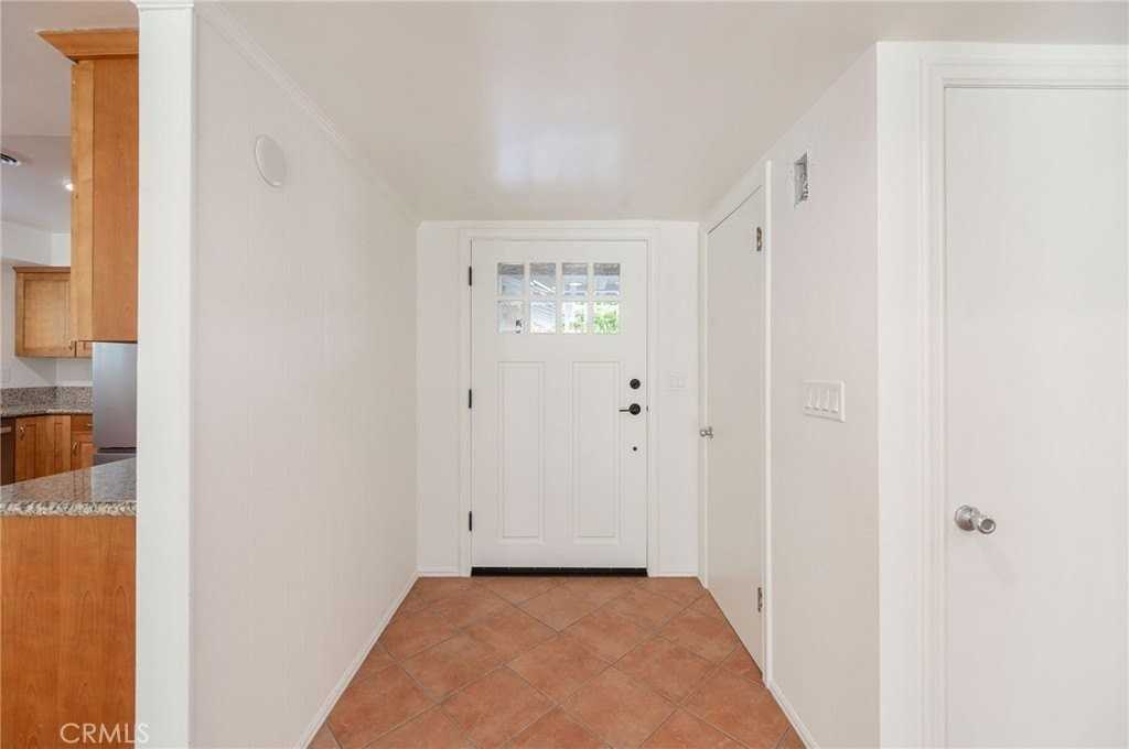18600 Celtic St - Photo 4 of 27