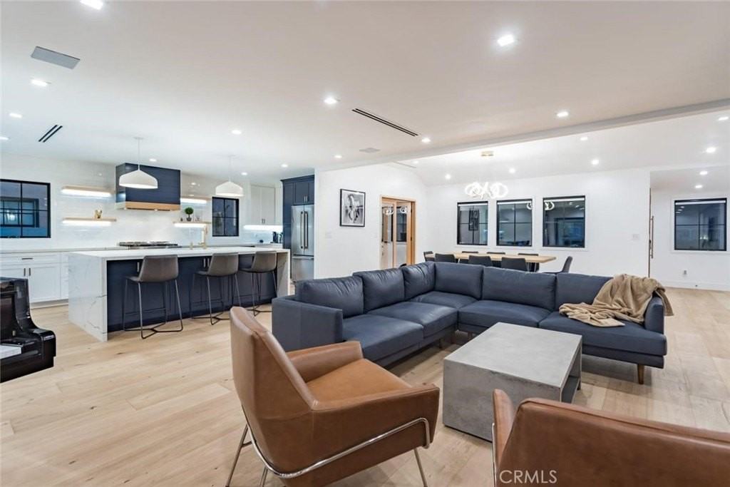 4627 Ethel Ave - Photo 4 of 29