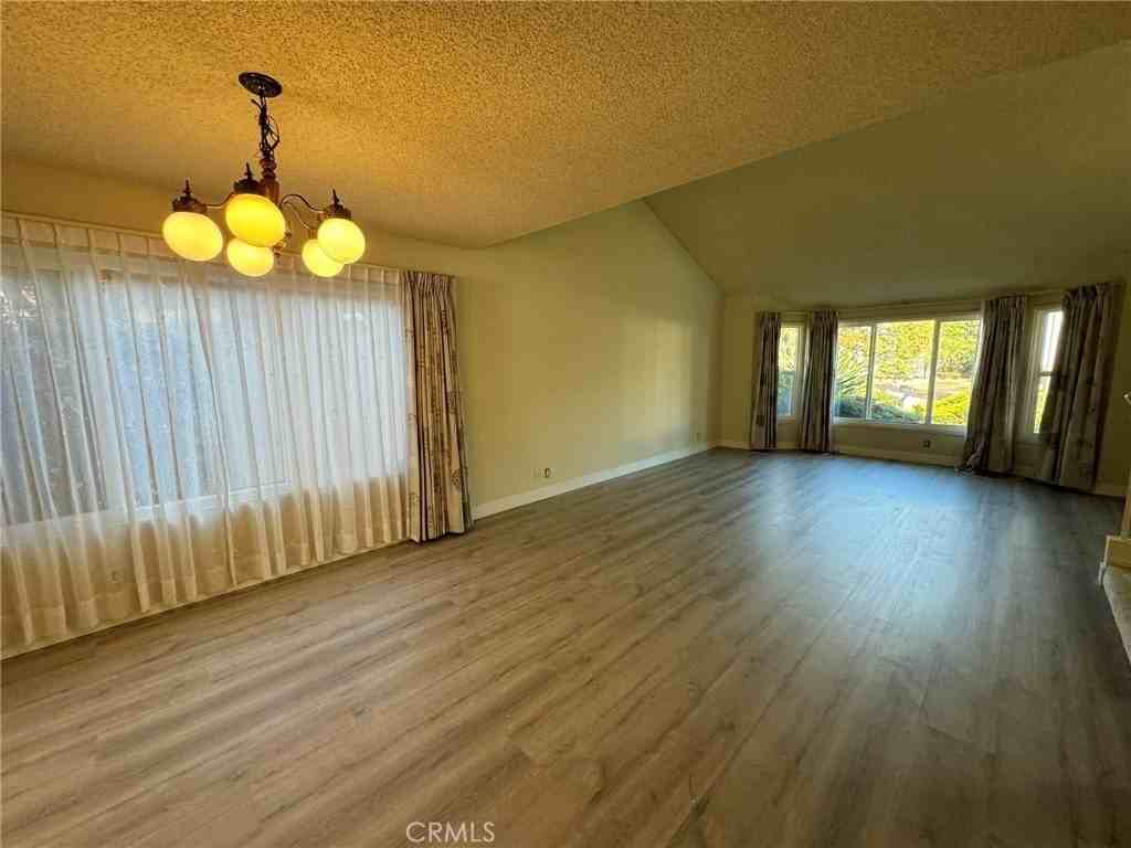 1450 Lemon Tree Ct - Photo 2 of 16