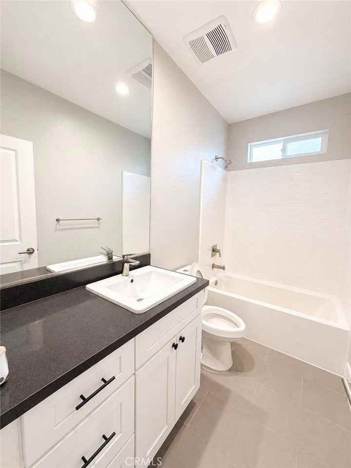 21046 E Cypress St - Photo 4 of 10