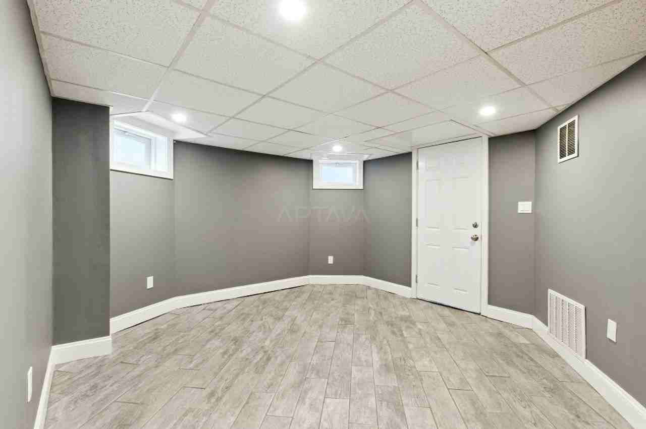 547 Broadway #1B
