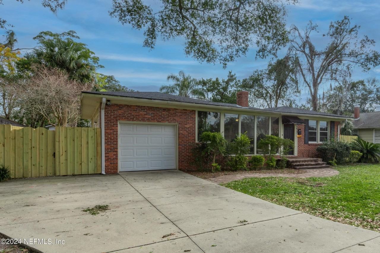 4343 Pinewood Ave - Photo 2 of 39