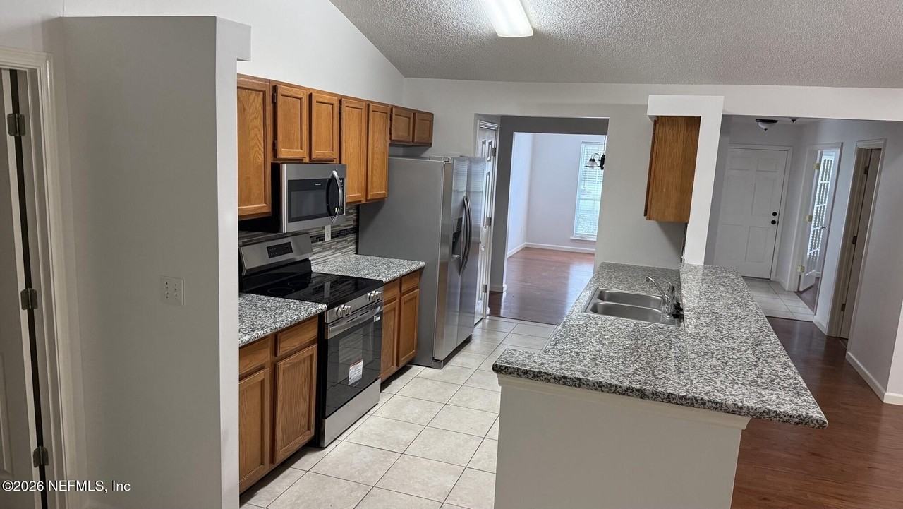 1872 Suwannee River Dr - Photo 3 of 6