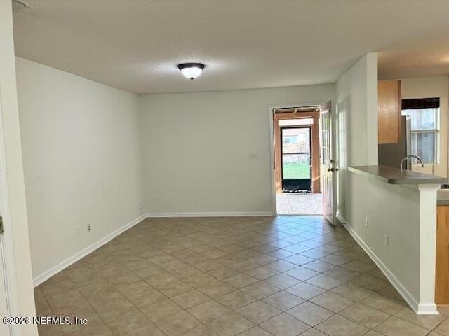 2135 Ashland St - Photo 6 of 25