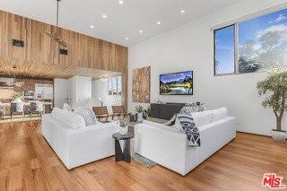 661 Broadway St - Photo 4 of 8