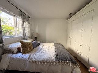 1243 25th St - Photo 4 of 8